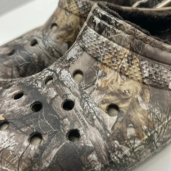 Crocs Mules Slip On Shoes Sherpa Realtree Camo Camouflage Brown Women's Size 11 - Picture 6 of 9